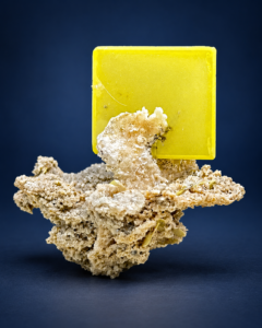 IntoMines blue studio presentation of the specimen